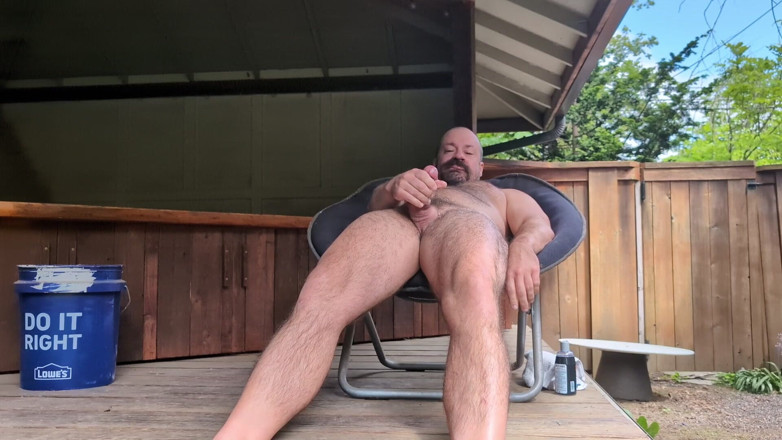 The Gay Quadzilla: Arka bahçede milkshake yapıyor