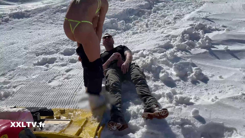 XXLTVFR: Snowy Sex Break