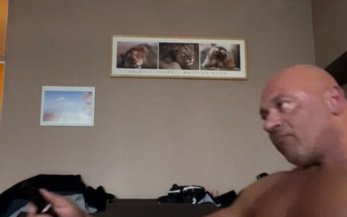 Mr. Guru: Pane. Wank Honění s tátou kulturistou