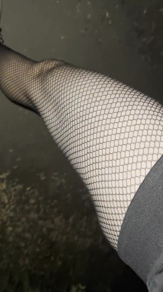 Apomit: Passeggiata di notte in collant vicino strada ragazzo eccitante esibizionismo...