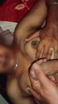 Desi Bhabhi hårt knullar doggy sperma i munnen