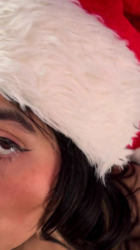 Aaliyah Yasin Gets a Big Christmas Facial