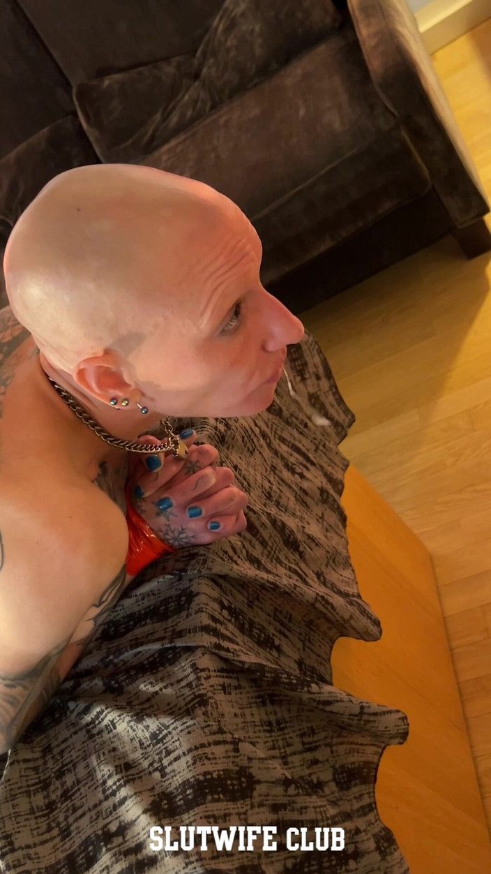 Slutwife Club: Vilja ató apretadas bofetadas en la cara, látigos de culo,...