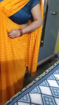 Un bellissimo in sari gialli