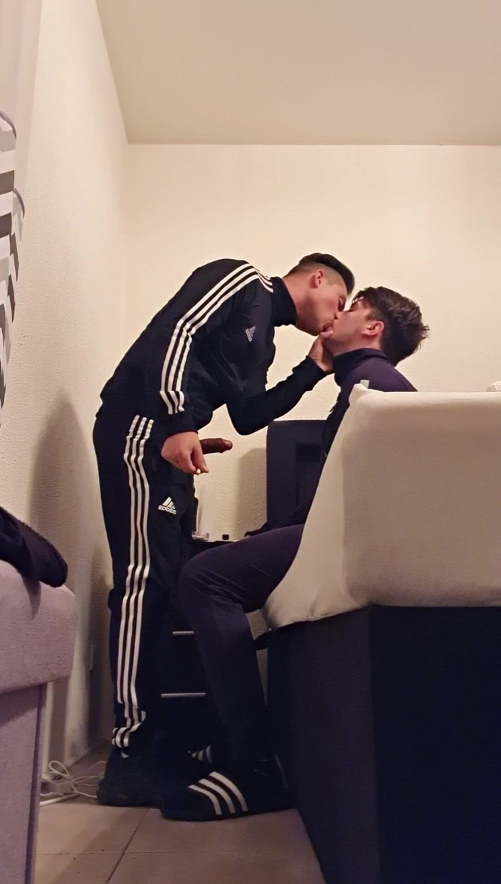 boyzxy212: Gay luar ruangan yang polos berubah menjadi kesenangan tanpa kondom...