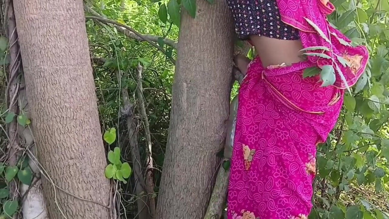 seema: Eu seduzi minha meia-irmã na selva e a peguei.