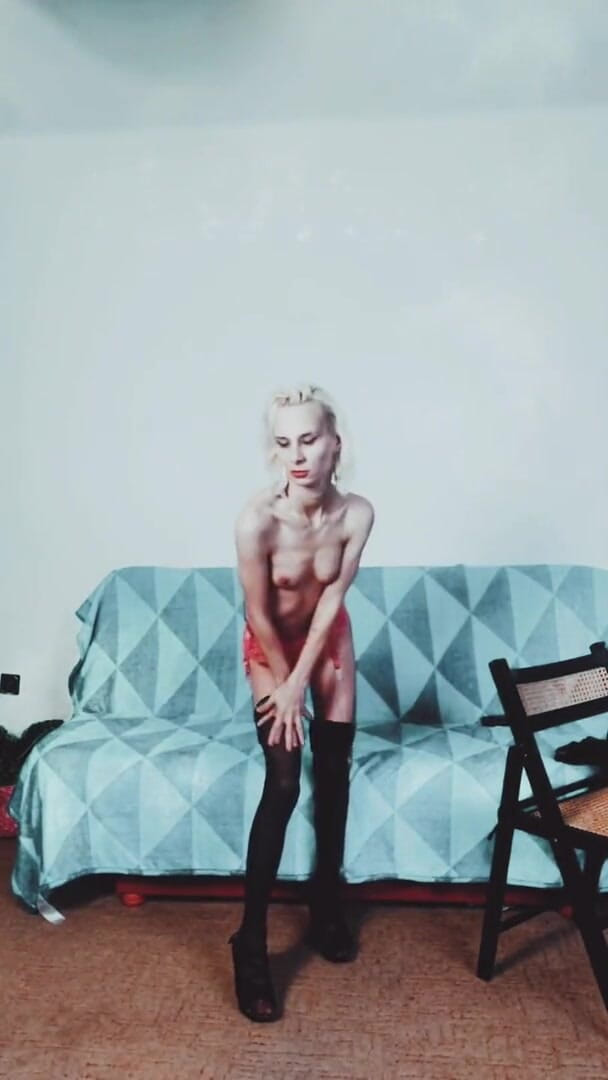 Wet Pussy Fuck: Horny sex dance of a Polish 18-year-old girl