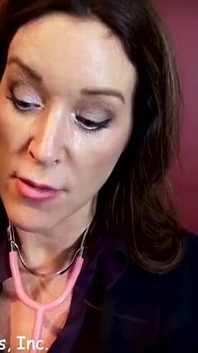 Милфа-учительница осушает яйца студента