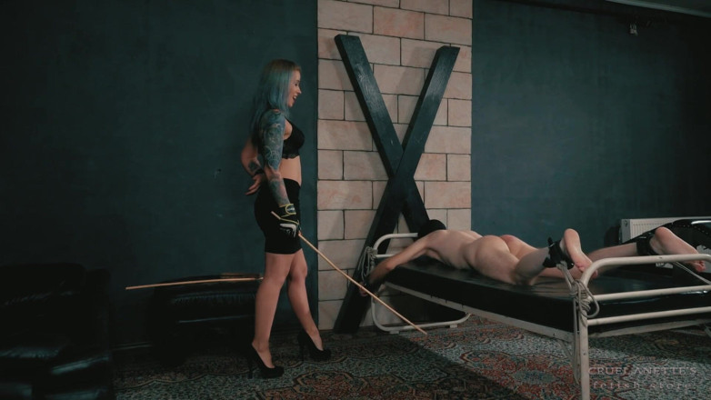 Cruel Anettes fetish world: Tvrdý výprask od Anette