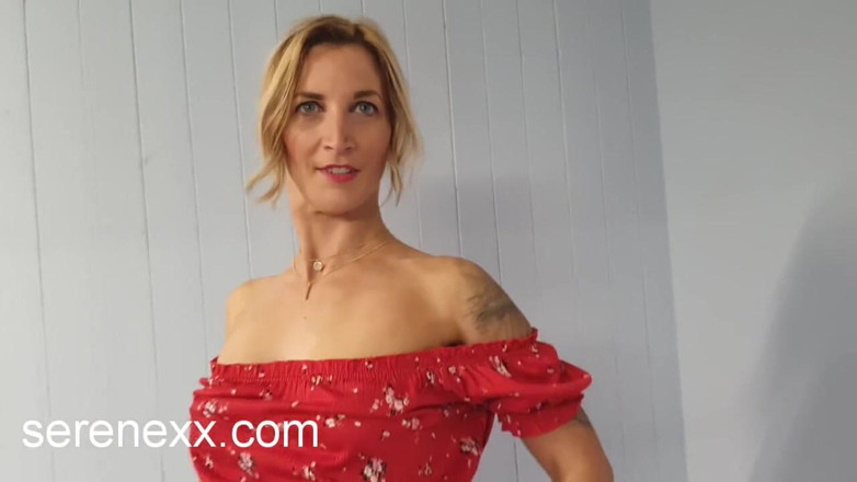 Serenexx: Je modèle et exhibe ma chatte ! - Serenexx