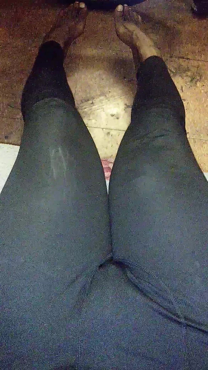 SweetDWillie456: Dlouhé nohy tlusté stehna hezké nohy Femboy spodní nohy fetiš