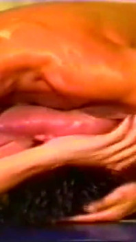 抹油的肌肉壮男摔跤到咸湿的肛交中出