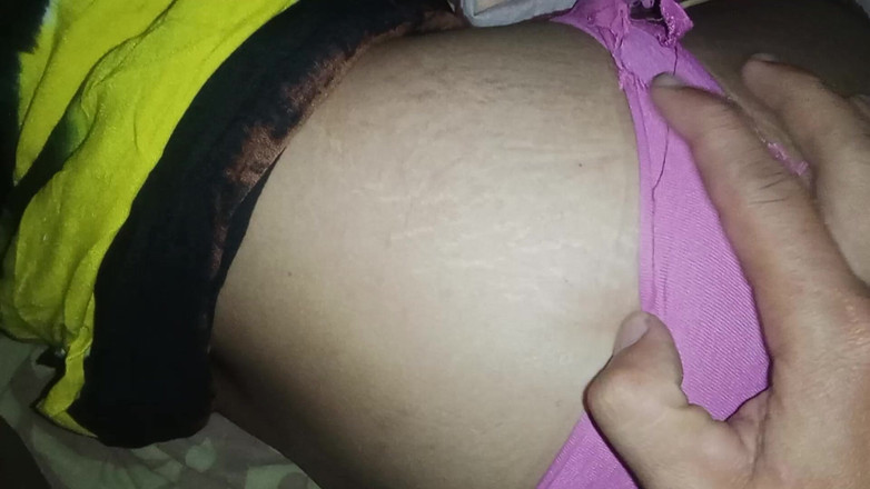 Citra: 義理の母の部屋に忍び込み、リムジンがリラックスして停まっている