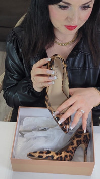 Leopard stiletto's (volledig verhaal) autografe, schoenspel, schoenjob & klaarkomen op hoge hakken - Dame Olga 4k (728c)
