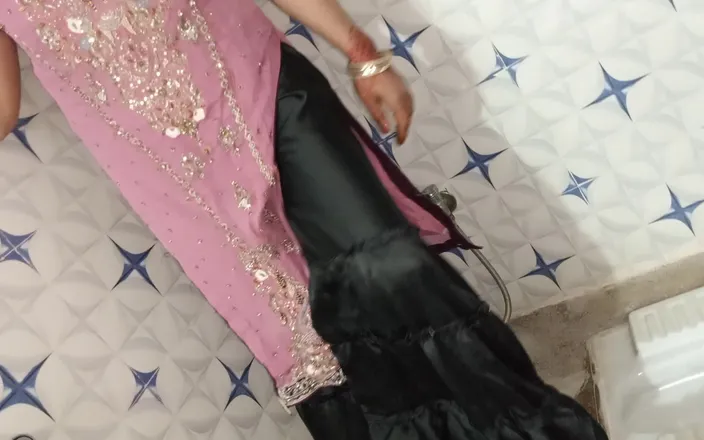Netu: Desi Step Sister in Law Loves Fingering Peeing and Squirting