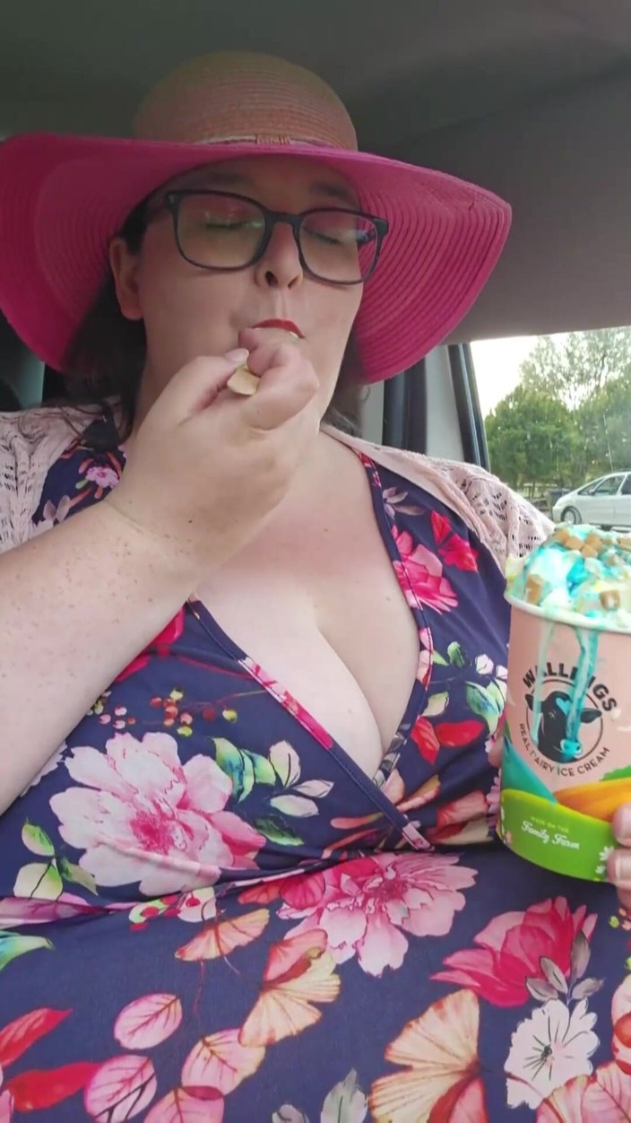 SSBBWLadyBrads: Snězme zmrzlinu