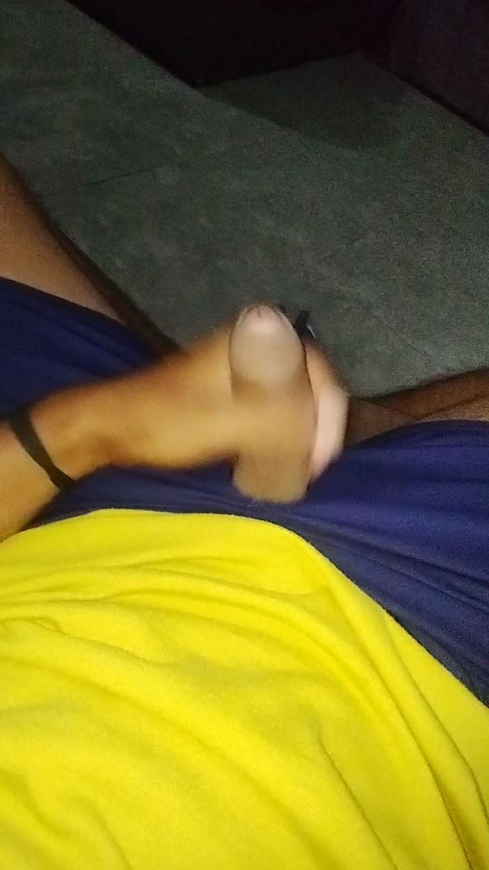 AlexAlejandro13: ソファでリラックスモードに入った
