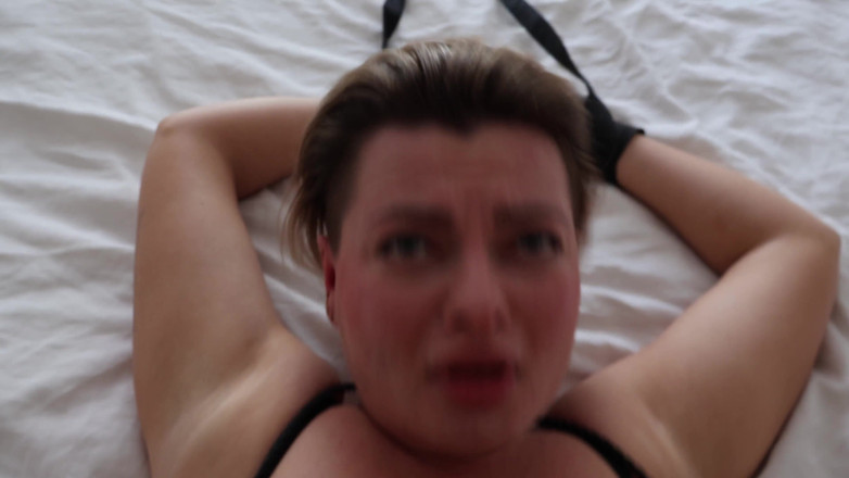 Laura Dee: Anální šukání, submisivní milfka je ošukaná do zadku.