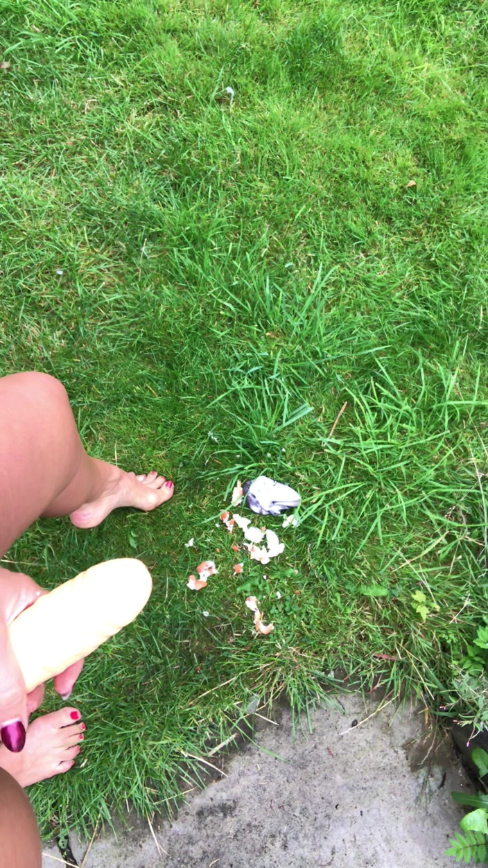 CALLIE ROKS: Clean My Mud Dirty Feet Slave