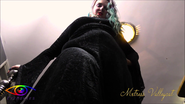 Mxtress Valleycat: Caged in giantess earrigns