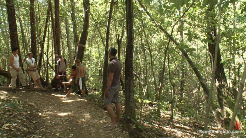 Bound in public: Använd en lägerhora