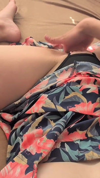Geile Vrouw Laat Jurk Doorweekt En Masturbeert POV