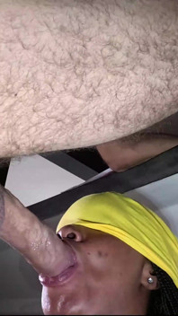 Další pomalé polykání spermatu