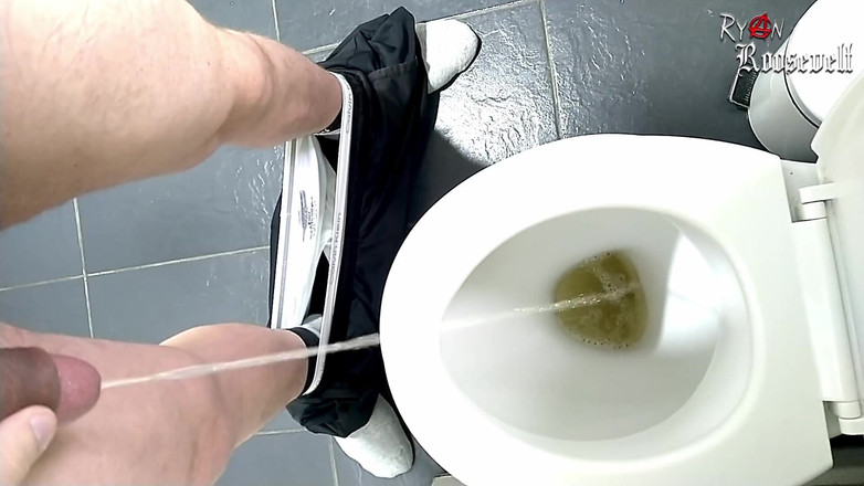 Ryan Roosevelt: Mój pierwszy film sikanie!