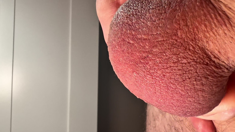 Leonardo-1974: Close-up Testicles Massaging Until Big Cumshot