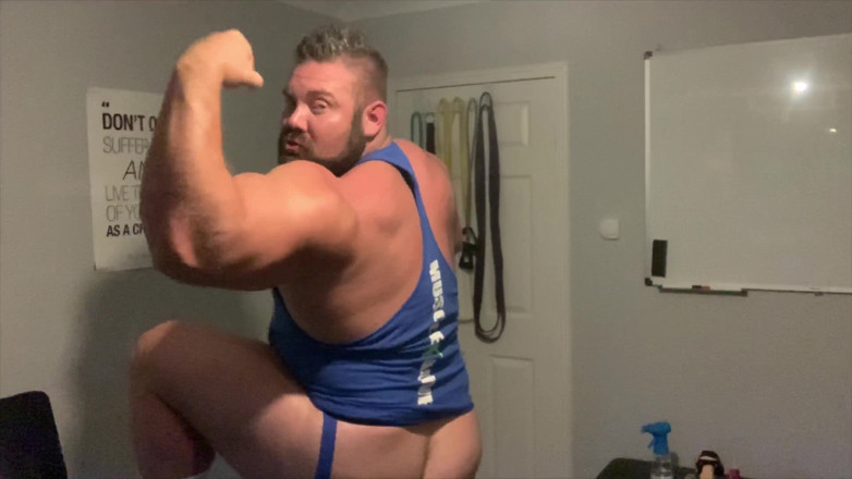 Jack stacked: Dildo anale scopata in palestra