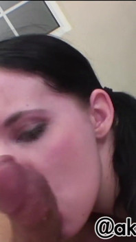 Ragazzina carina Megan Murray scopata e sborrata in faccia