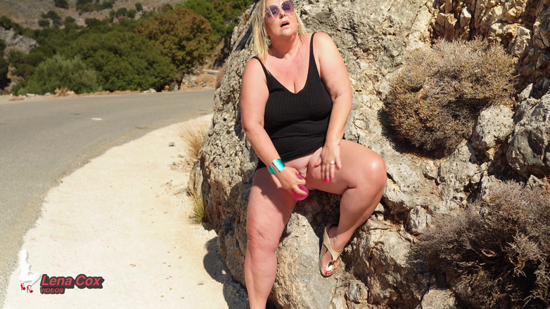 Lena Cox: Dağ yolunda vahşi fışkırtma macerası ham zevk