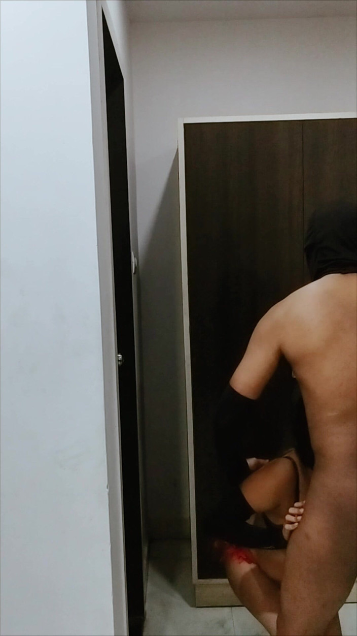 Rocky69rey: Leena'nın sulu götünü yalayarak çok eğlendim