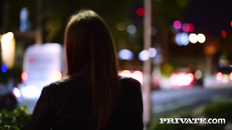 PrivateBlack: สาวผมน้ำตาลเซ็กซี่ Lara Lee ขี่และเล่นกับควยดำใหญ่