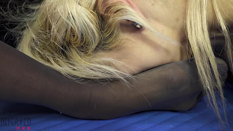 Defeated.xxx: Perkelahian mengendus kaki nilon wajib - cium bau kaki hitamku dengan...