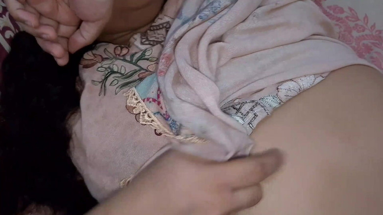 QueenbeautyQB: 可爱的热辣印度妻子性爱视频