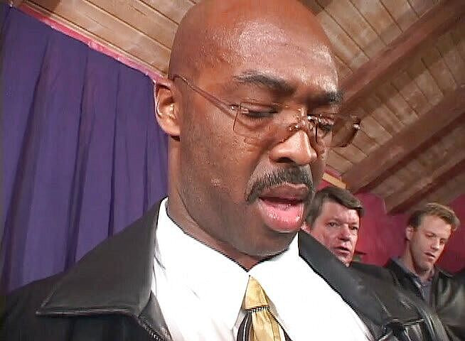 Cryptostudios: Ragazza bionda succhia cazzo di nani che sono entrati nella...