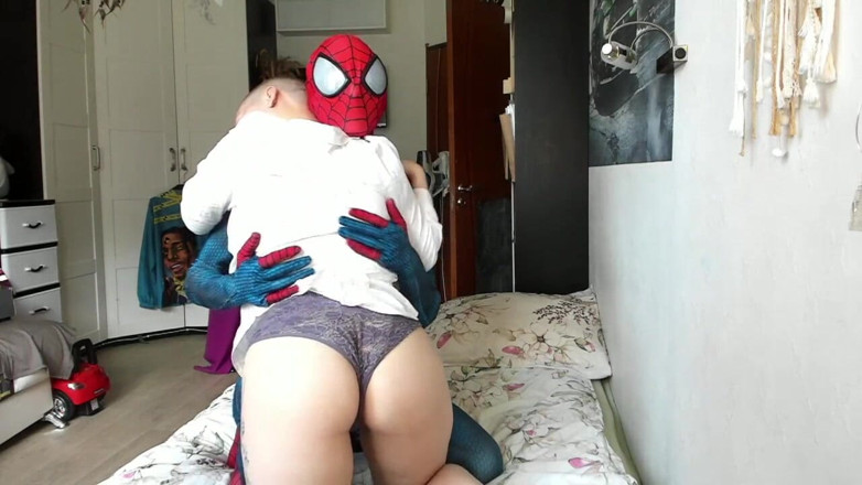 Vilu_and_Mi: Hombre araña se folla a Vilu Vidish