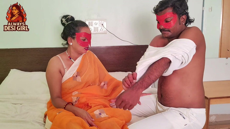Always desi girl: Bhabhi uprawiał ostry seks ze swoim sługą. Hinduski audio