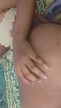 この美味しい継娘の尻をアナルで犯すのを止められない