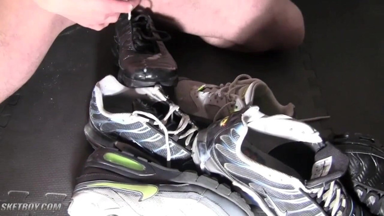 Sketboy: Sketboy. Sneaker action