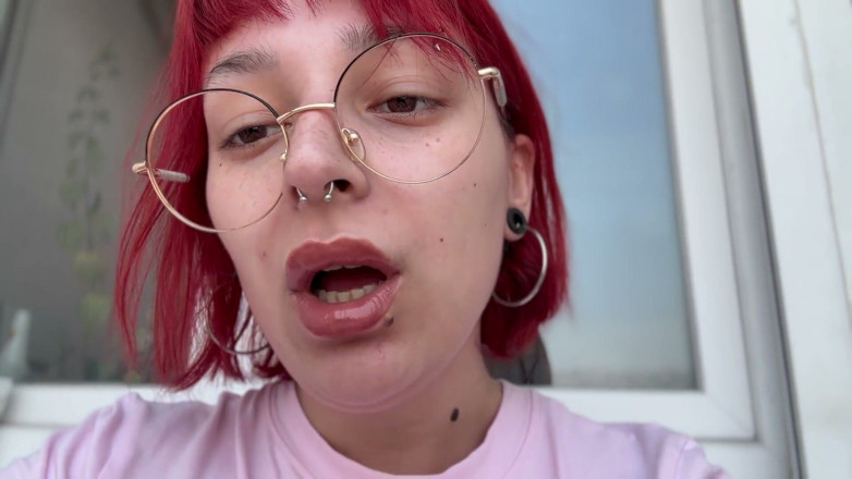 lanalovacutie: Close up Smoking with Lipgloss