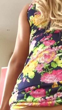 La bomba rubia tetona Mia Maffia trabaja sobre una gran polla