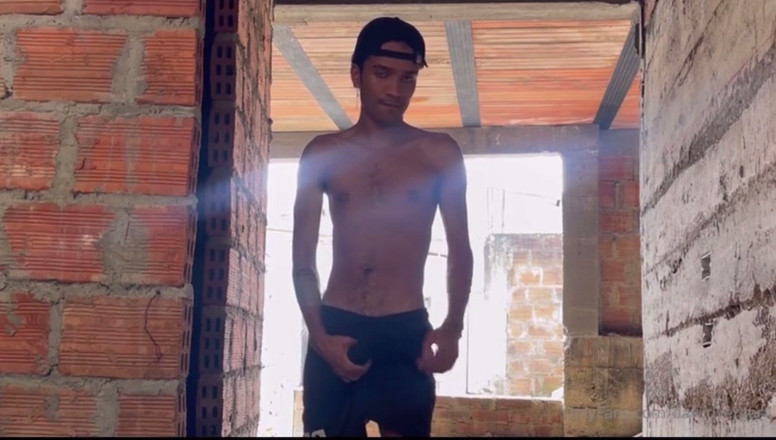 vergar4_daviid: Našel jsem opuštěný dům a vstoupil jsem do něj, abych...