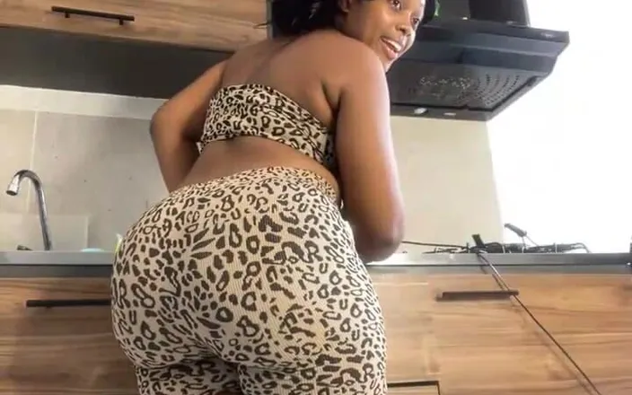 Lily Baudinx: Jack off to My Phenomenal Ass, Episode 1062