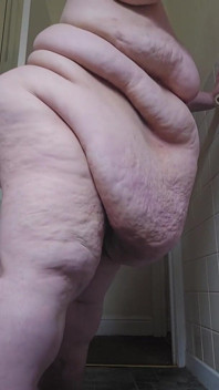 Culona gigante caminando hacia ti