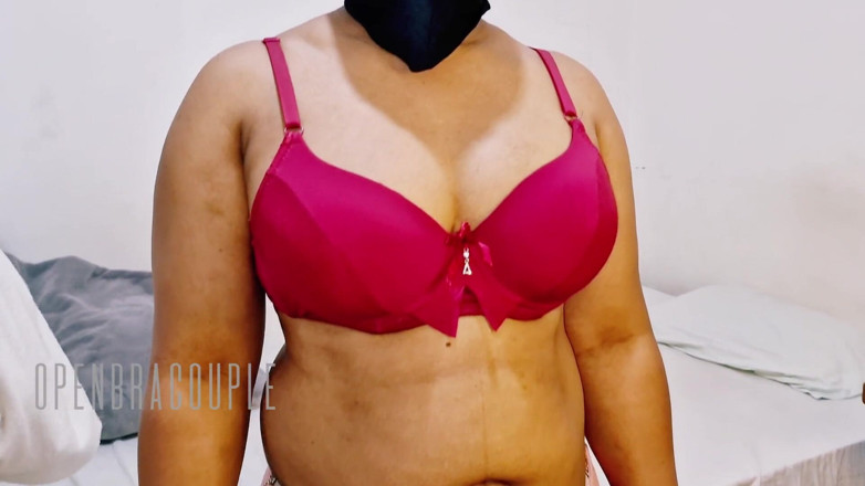 Openbra: Dì Ấn Độ xoa bóp bằng dầu trên trung tâm mát-xa