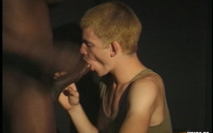 Gay Diaries: Czarny facet z policji niszczy swojego białego więźnia ciasnym dupkiem...