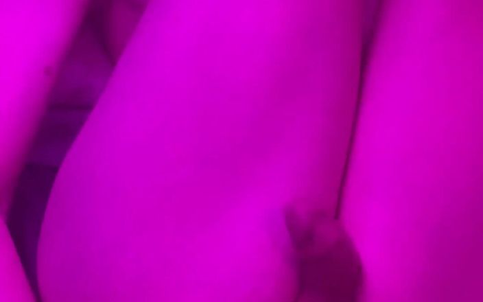 Brashen: Femboy orgazm analny z wibratora