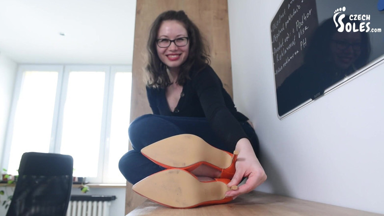 Czech Soles - foot fetish content: Peituda fetiche por pés provocando na webcam